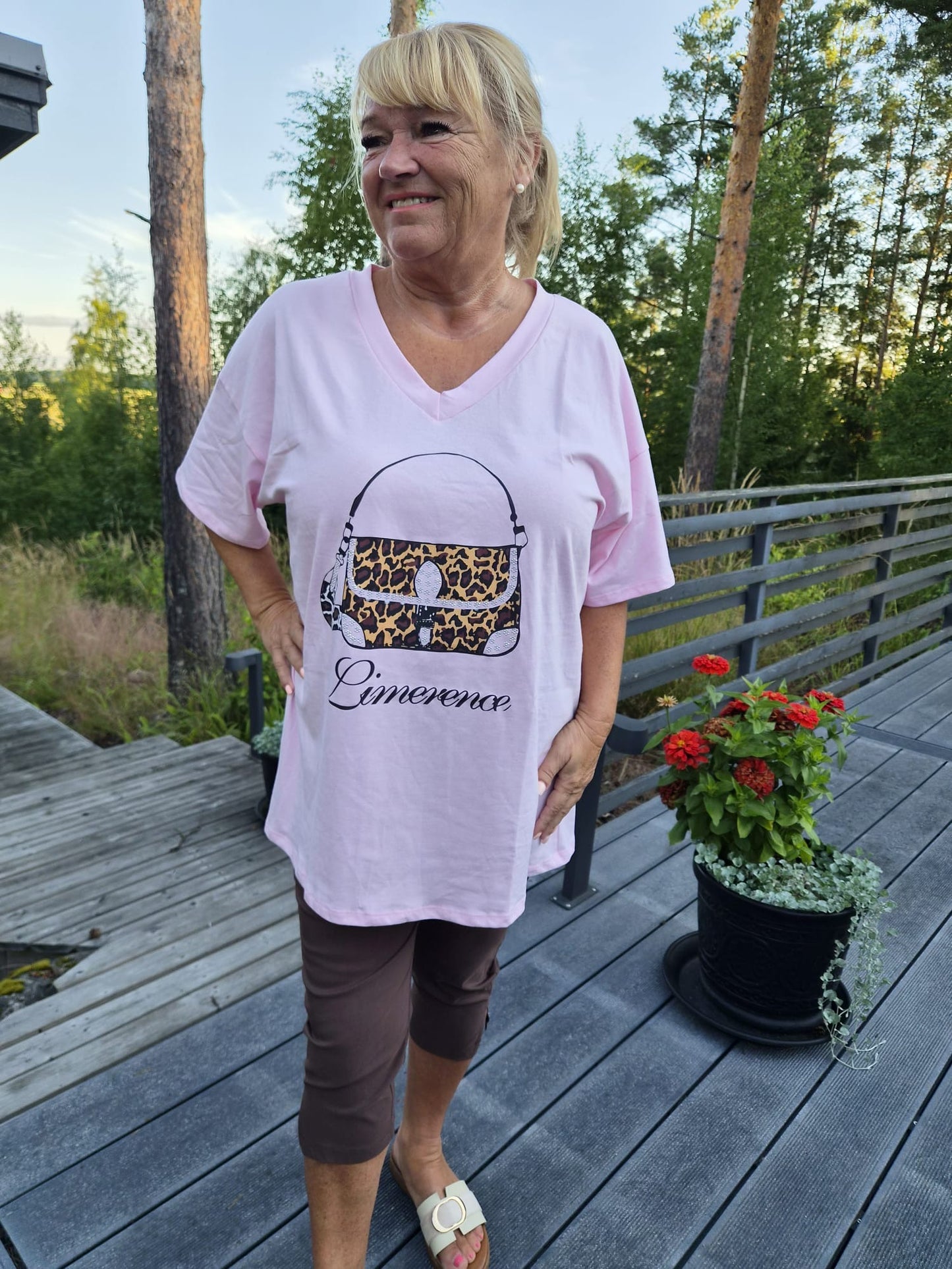 Plussize t-paita (4 väriä)