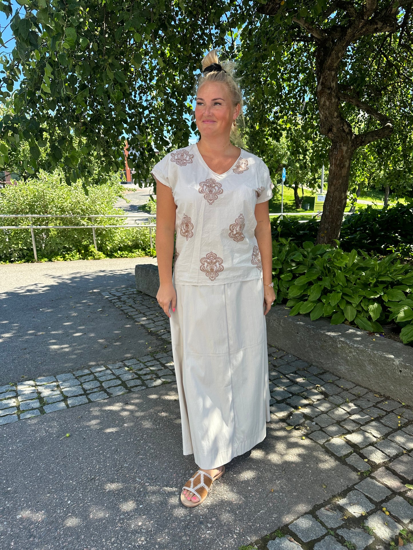 Kevyt puuvilla t-paita