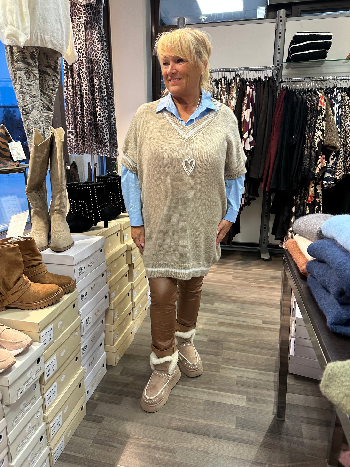 Plussize neuleliivi beessi