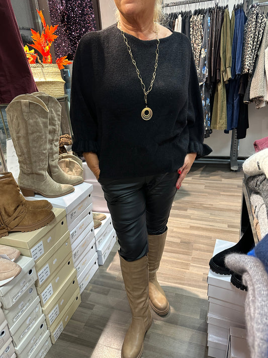 Neule frillahihoilla musta