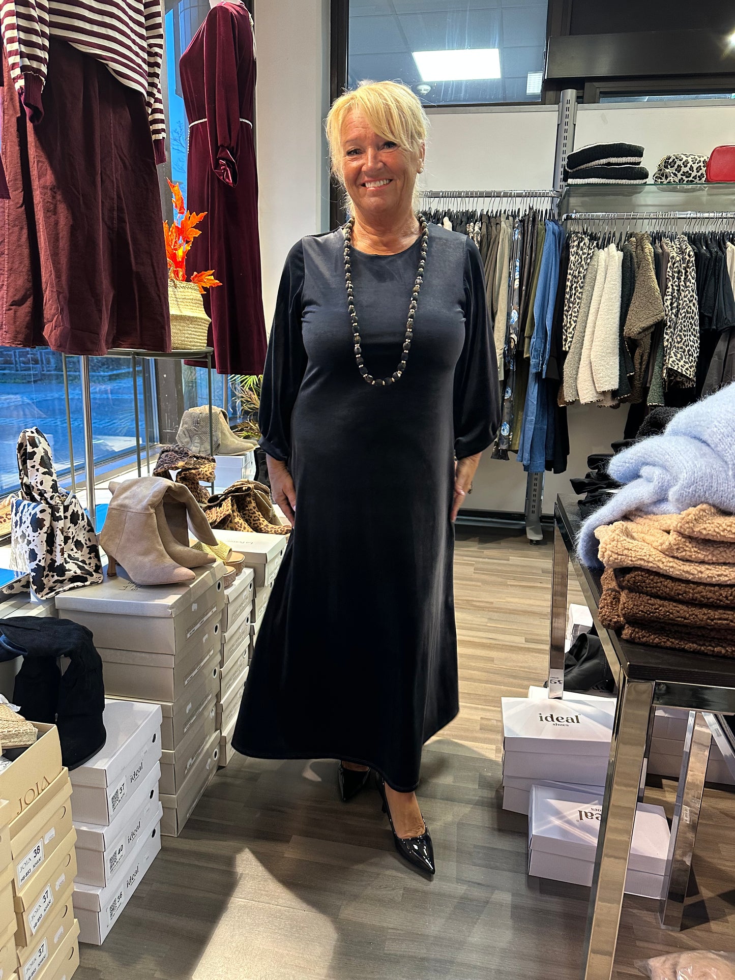 Pitkä samettiveluurimekko harmaa