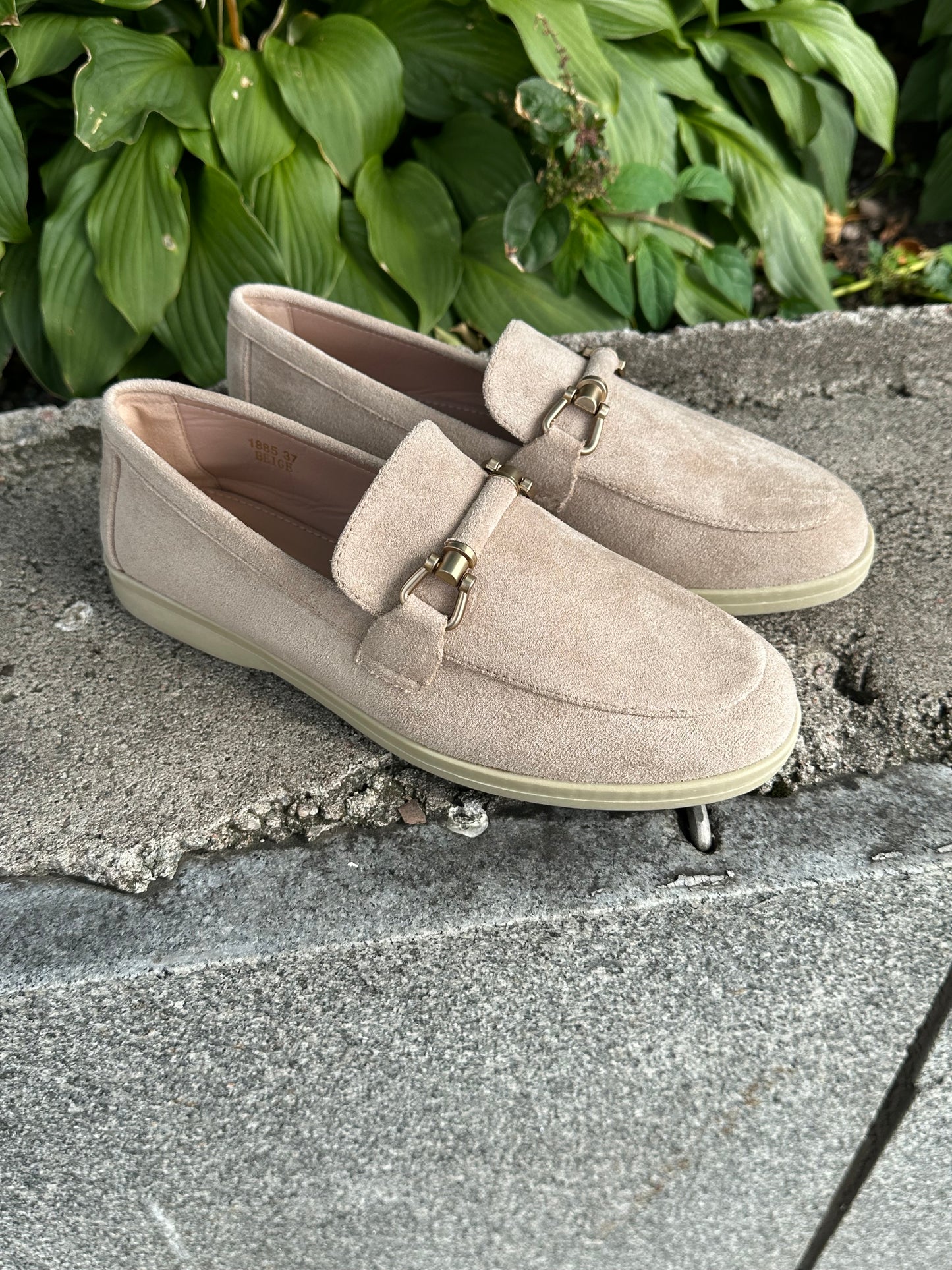 Keinomokkaiset loaferit