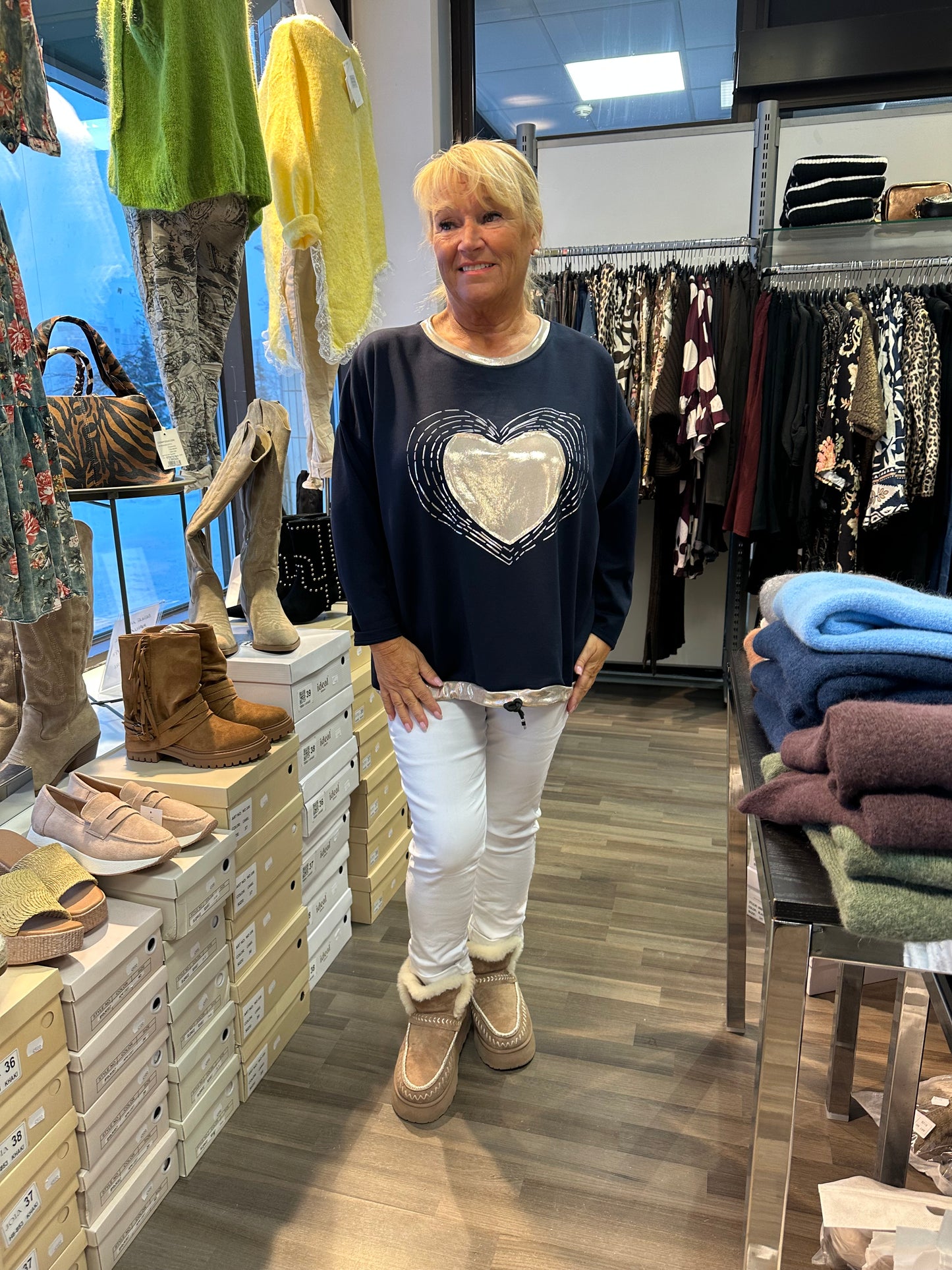 College-pusero Metallic Heart tummansininen