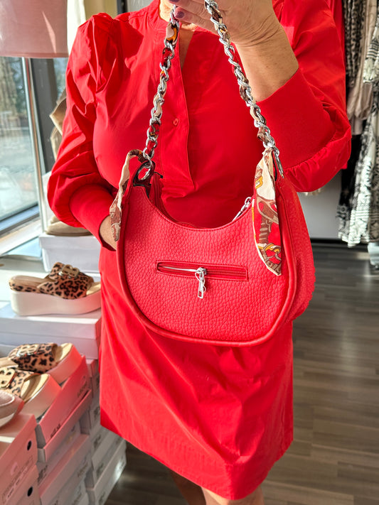 Pikkulaukku ketjuhihnalla punainen