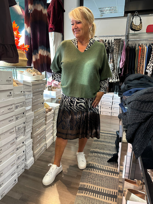 Plussize viskoosimekko seepra