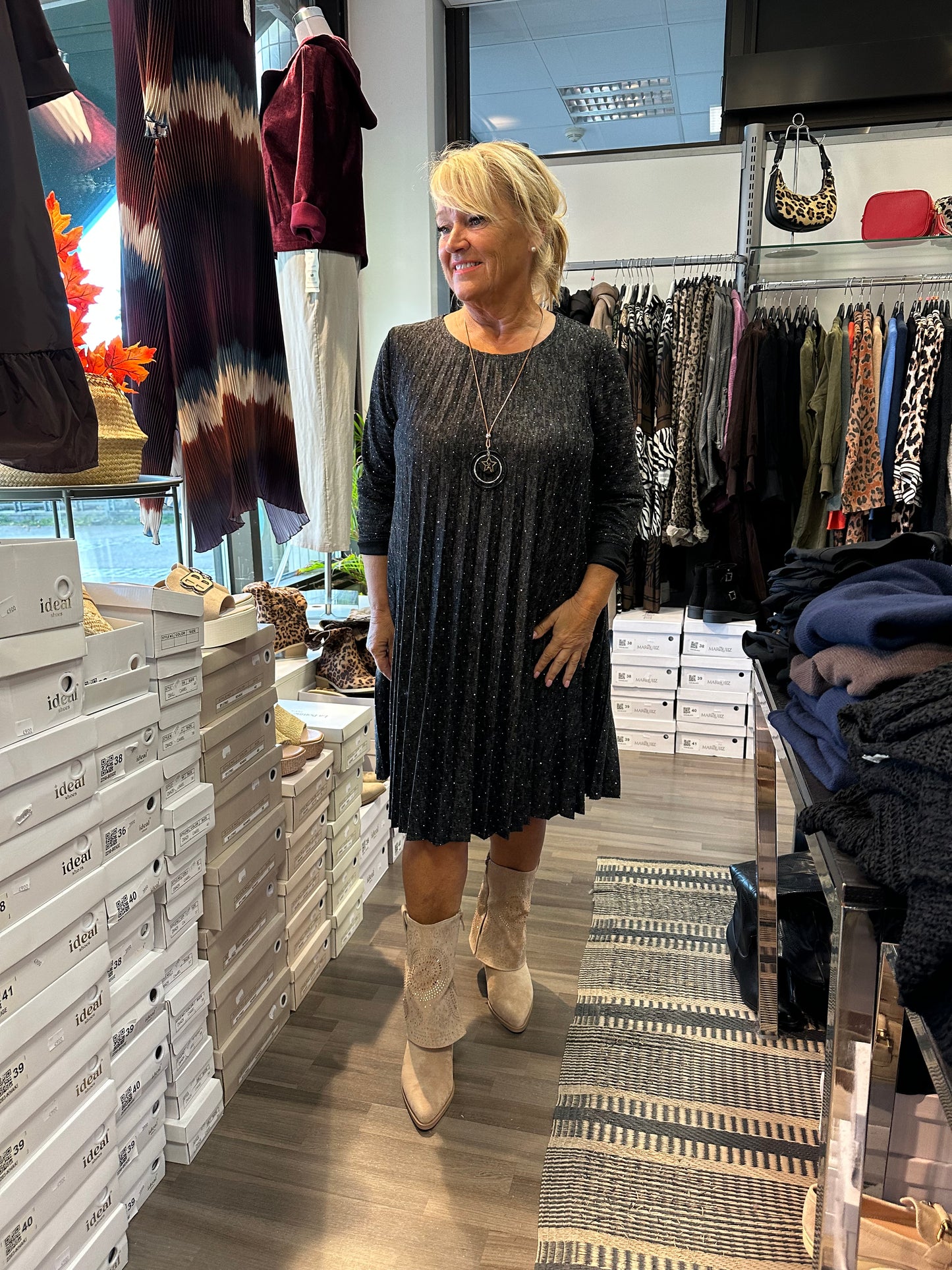 Bling pliseerattu neulemekko musta