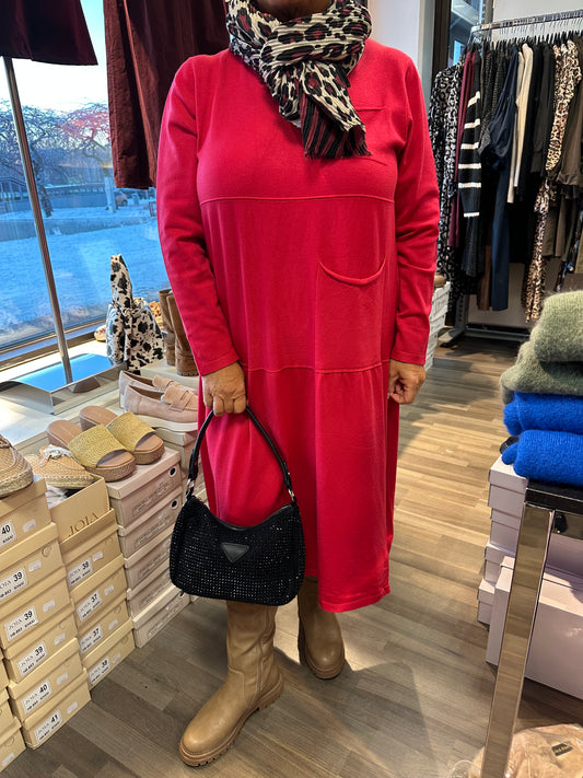 Midimittainen neulemekko Pocket punainen