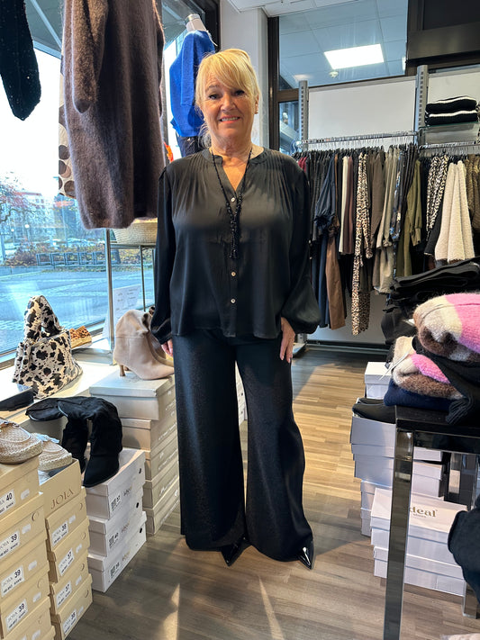 Leveälahkeiset kiiltävät lurex housut musta