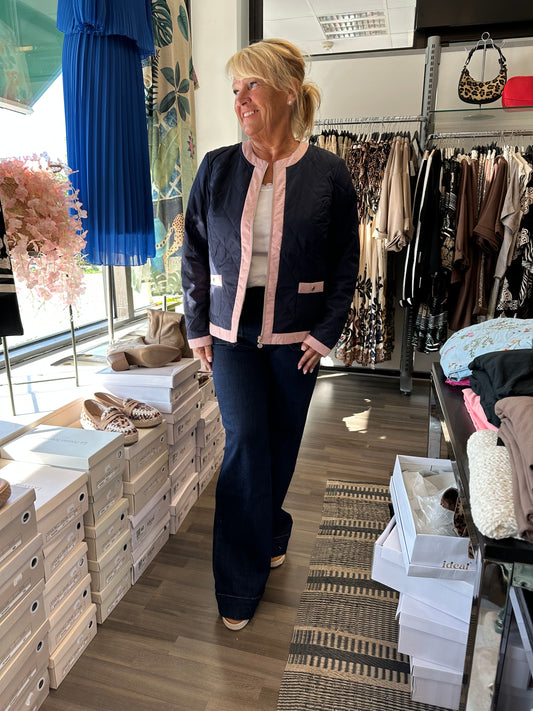 Leveälahkeiset farkut