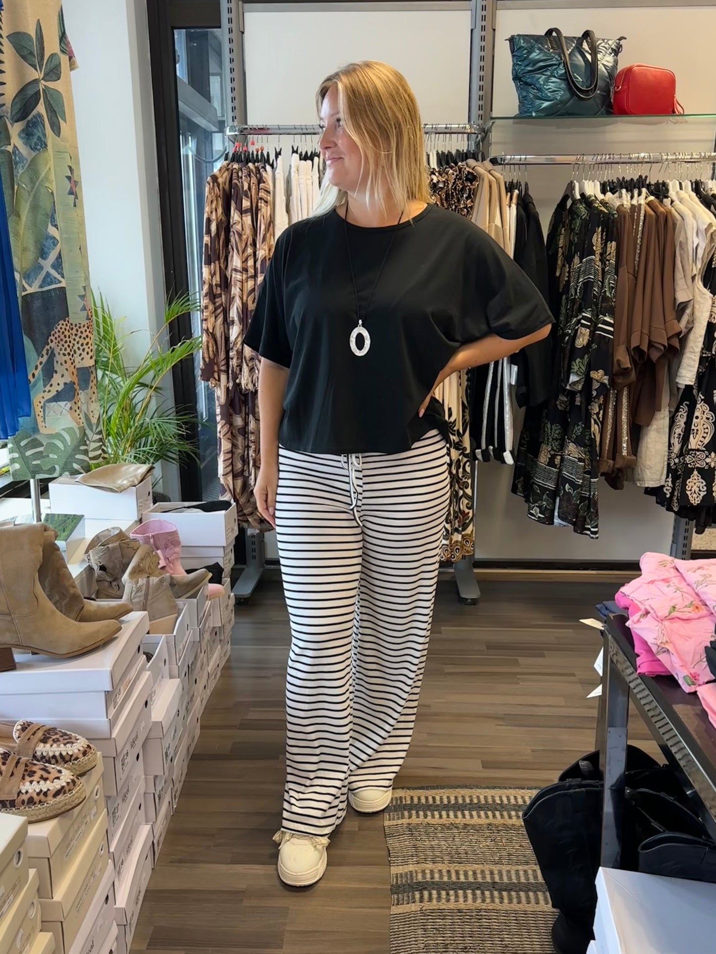 Ribbineulottu vapaa-ajan housu musta