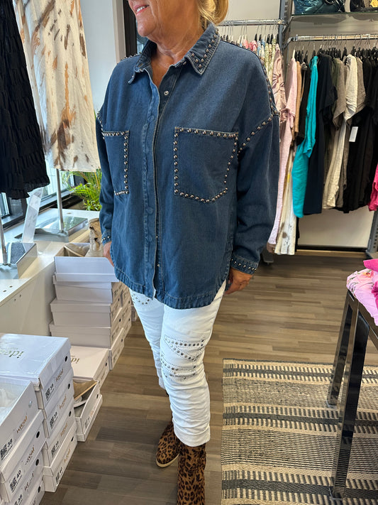 Farkkutakki niiteillä