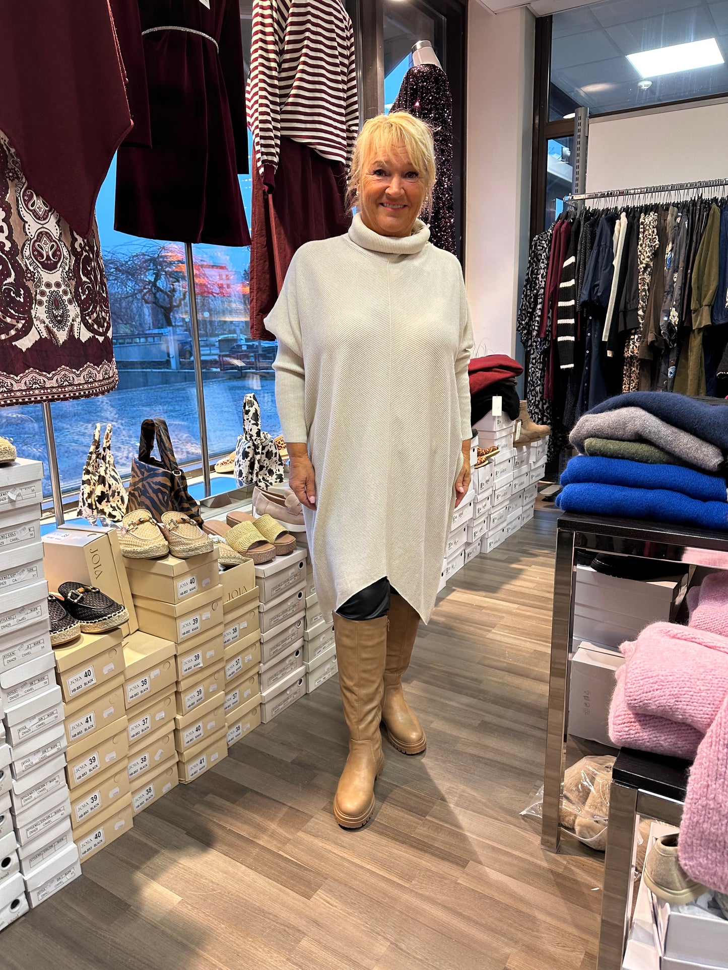 Oversize neuletunika luonnonvalkoinen