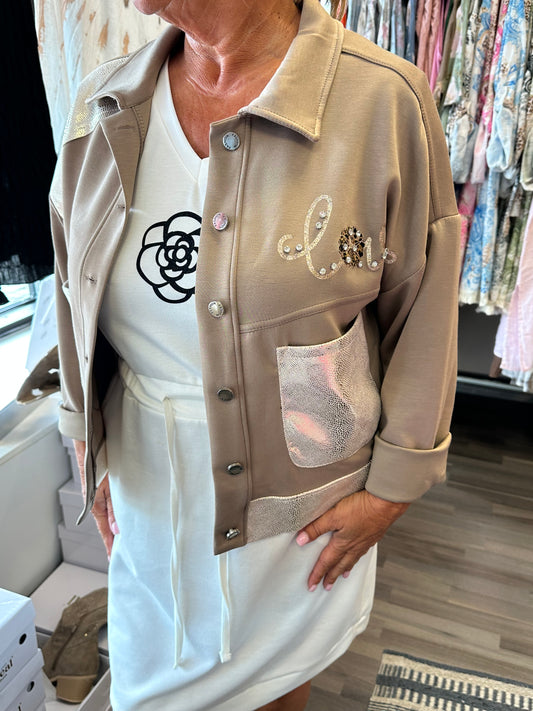 Beessi college-jakku