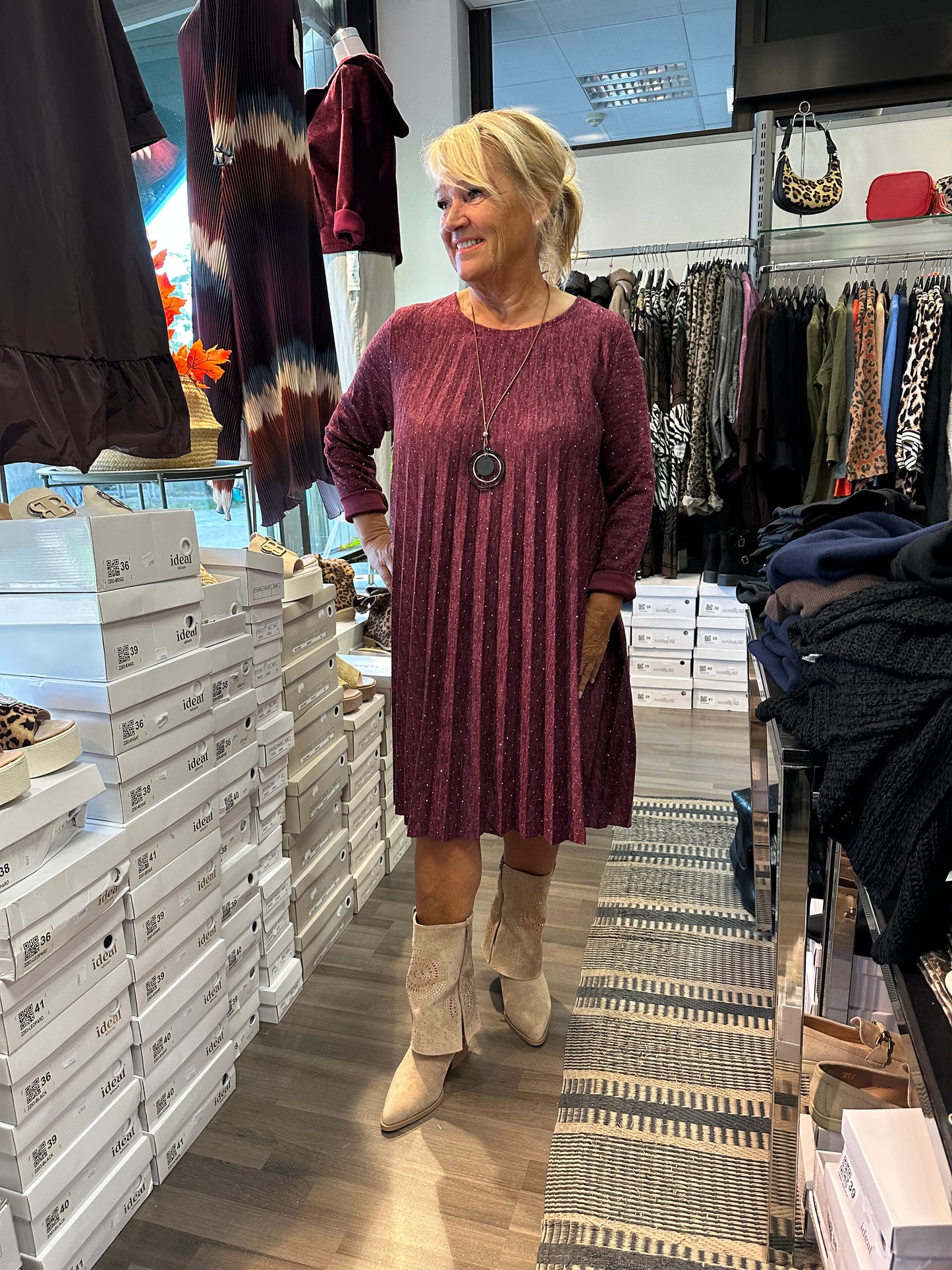 Bling pliseerattu neulemekko viininpunainen