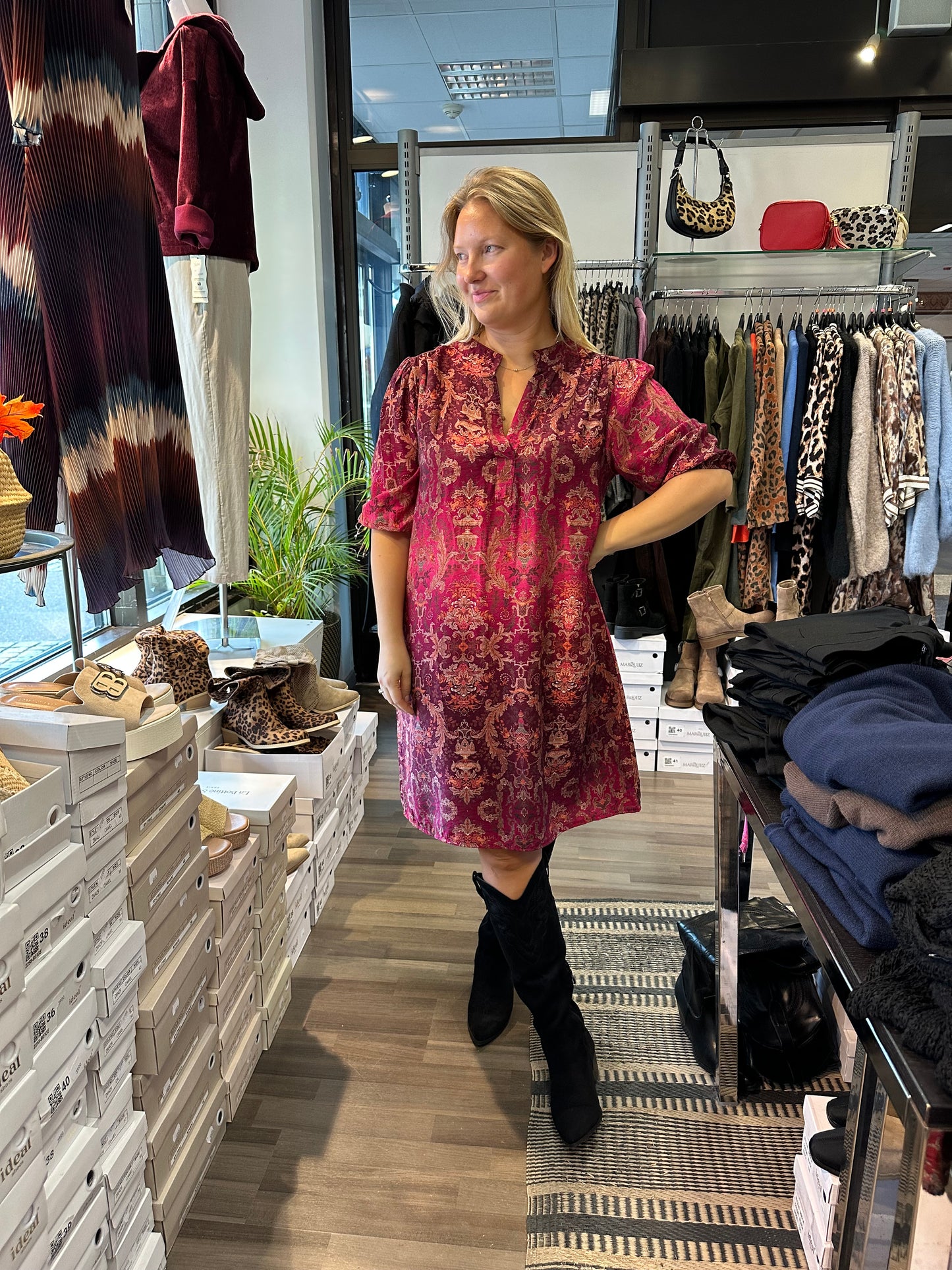 Kuviollinen mekko fuksia/viini