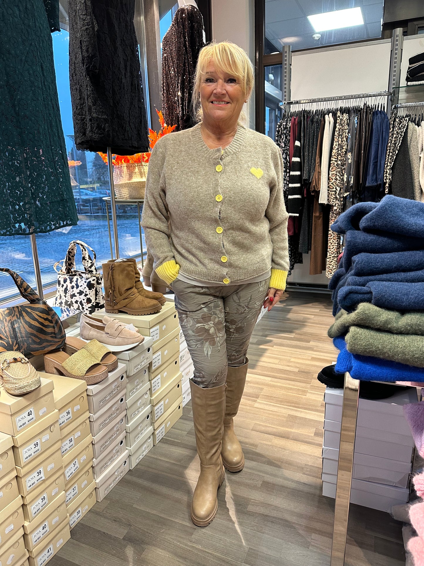 Neuletakki Contrast keltainen