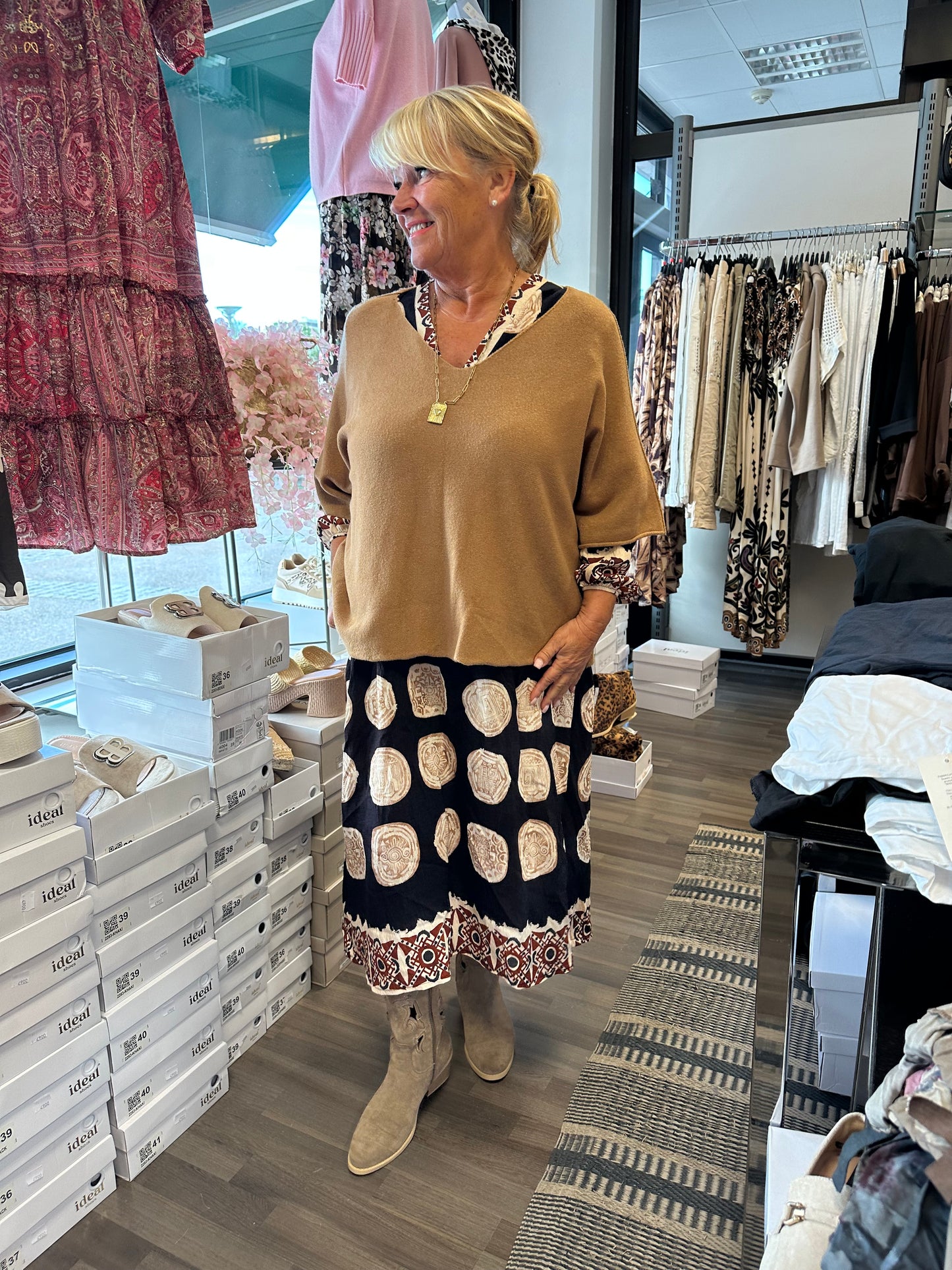 Laatikkoneule kameli