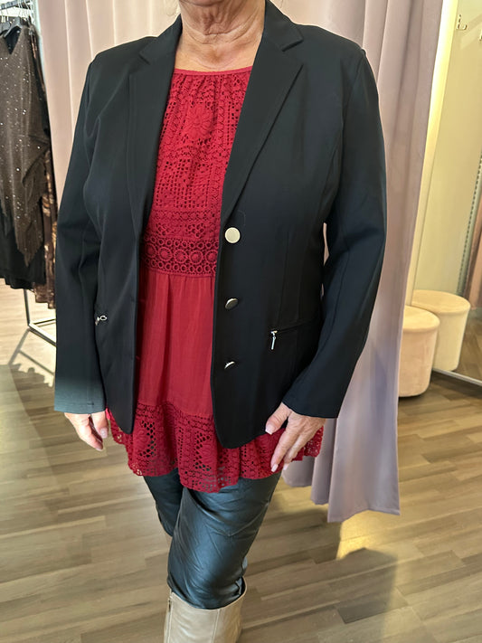 Klassinen jakku musta