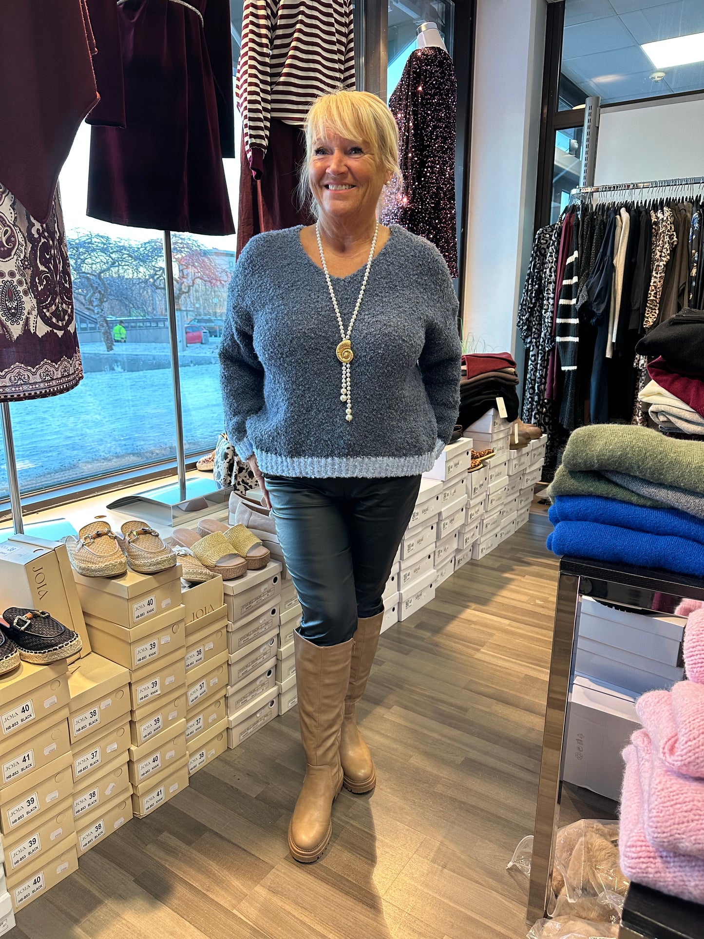 Kaksivärinen bouclee neule sininen