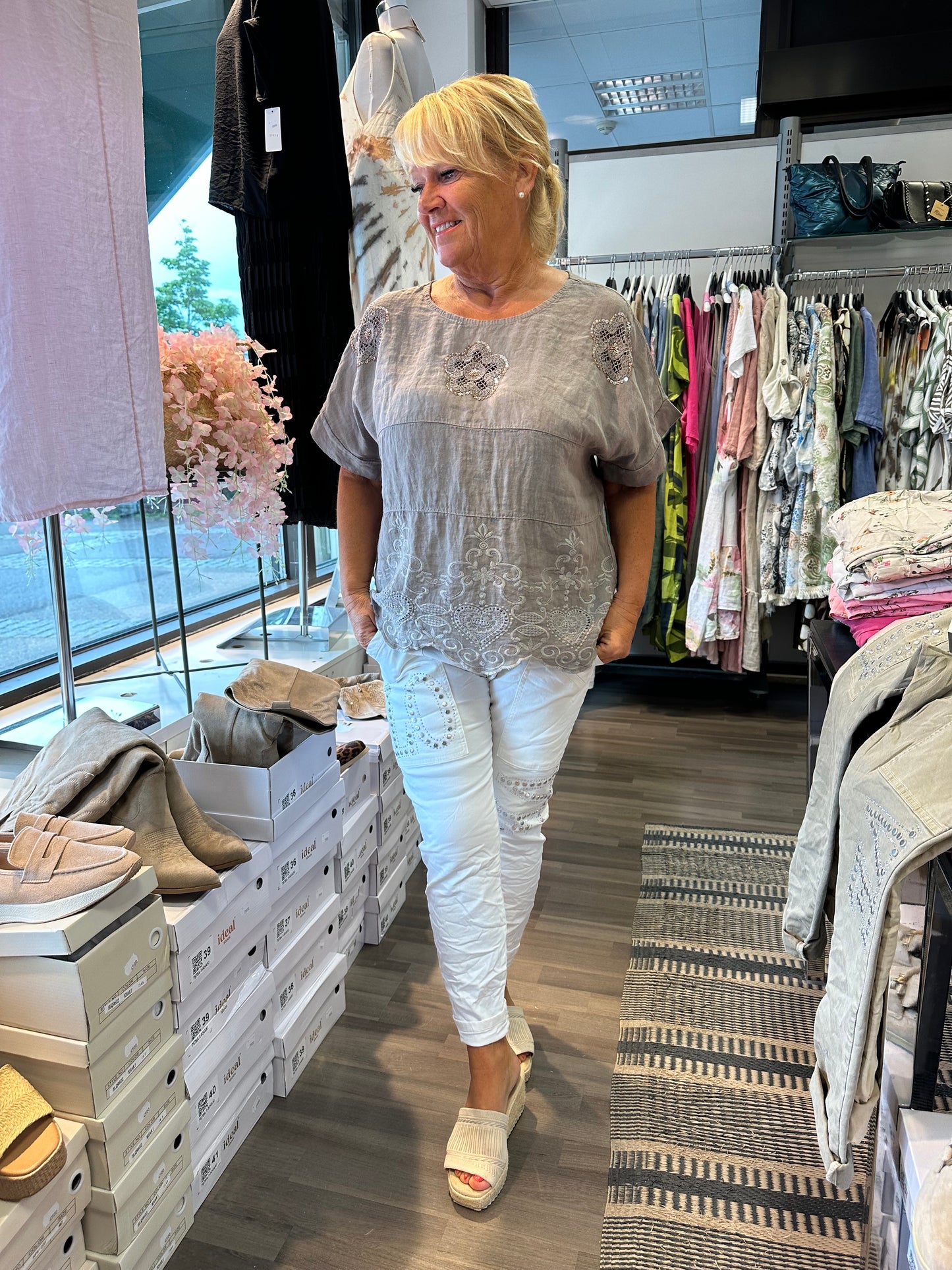 Puuvillahousut Love valkoinen