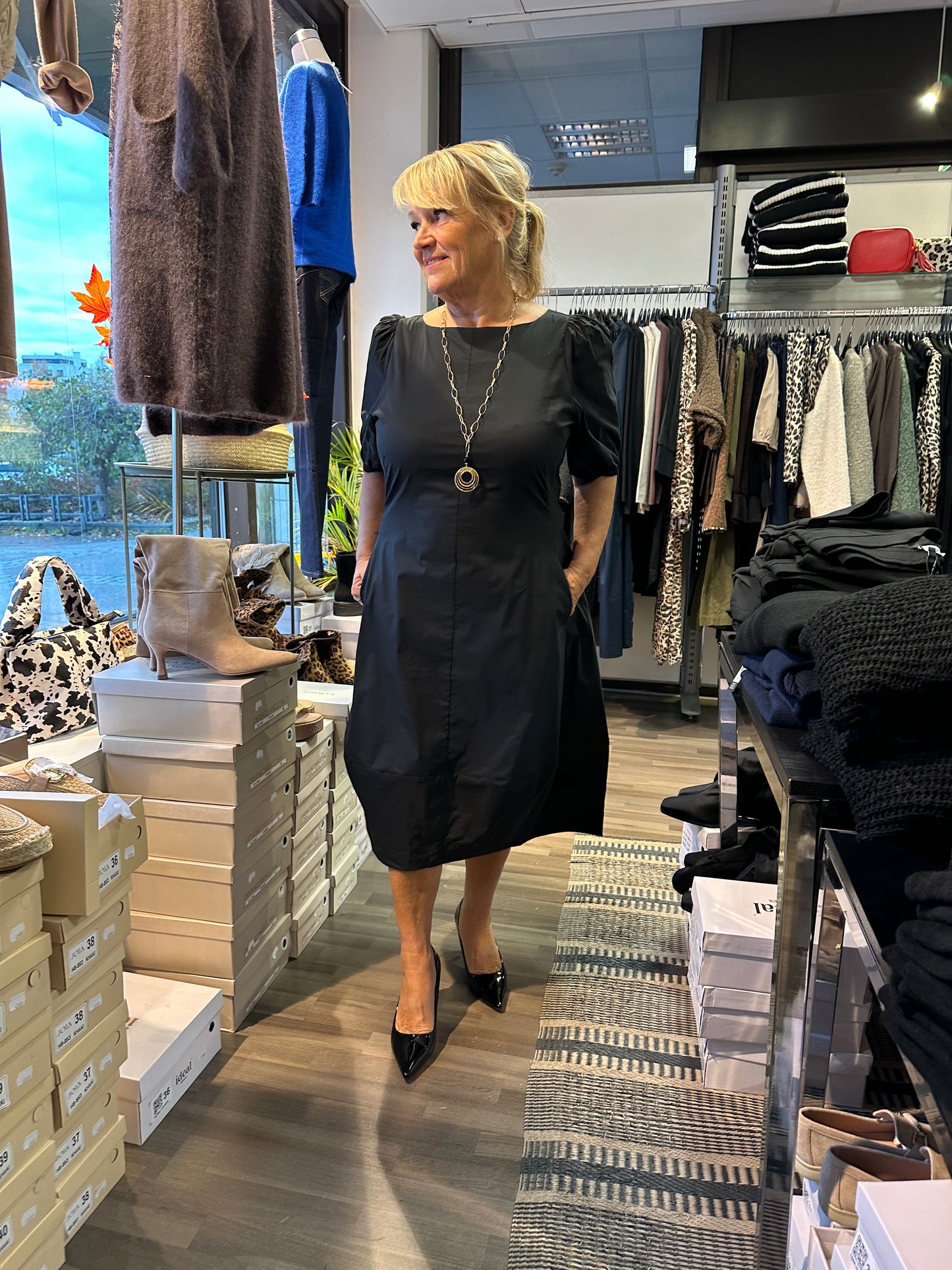 Puuvillapopliini mekko musta