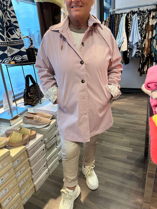 Kevättakki pitsi yksityiskohdilla roosa