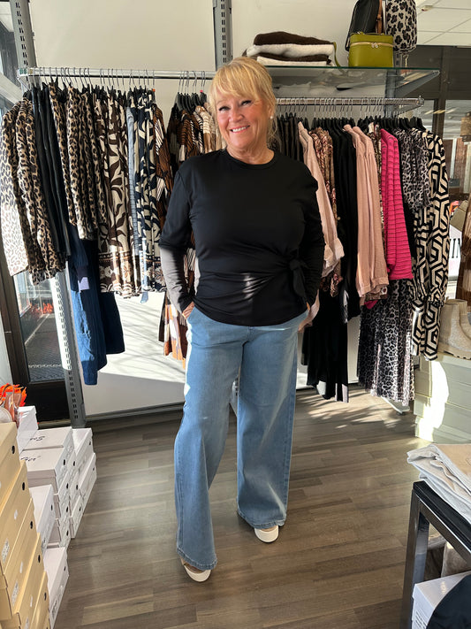 Leveälahkeinen farkku Visti