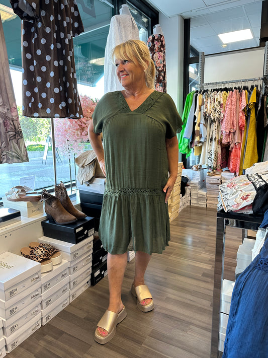 Plussize polvipituinen mekko (7 väriä)