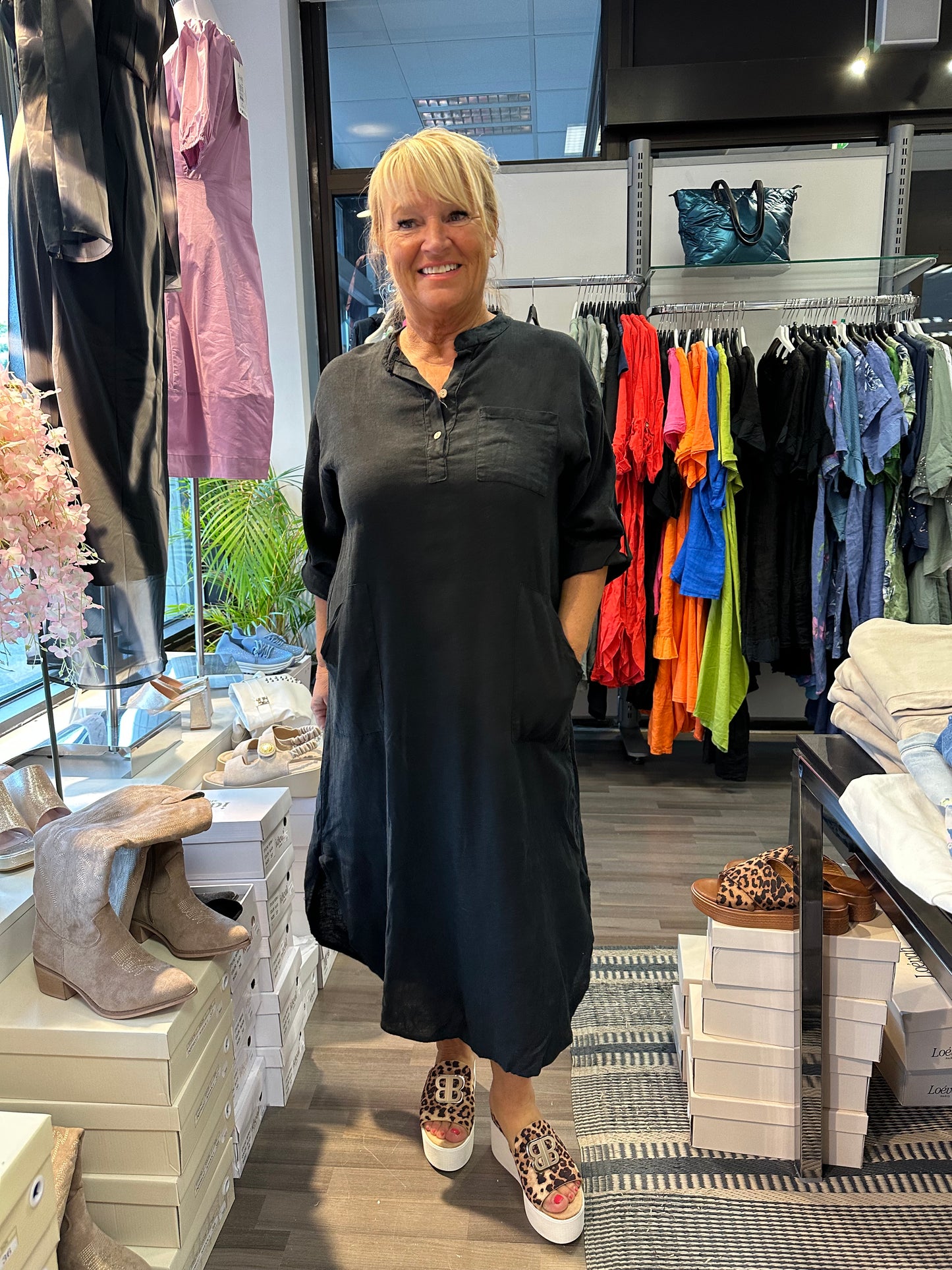 Pellava-viskoosimekko musta