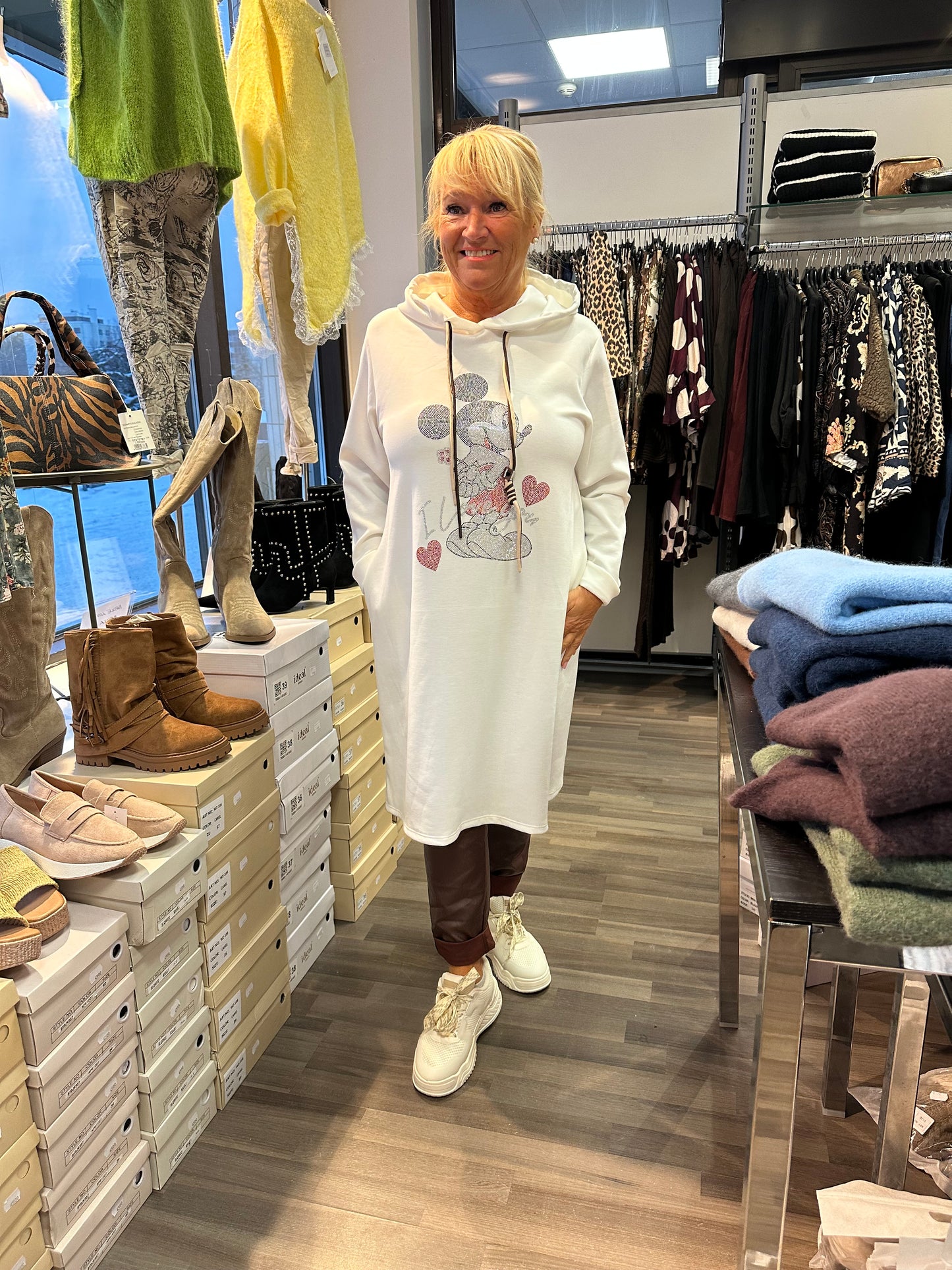 Mikki hupparimekko valkoinen