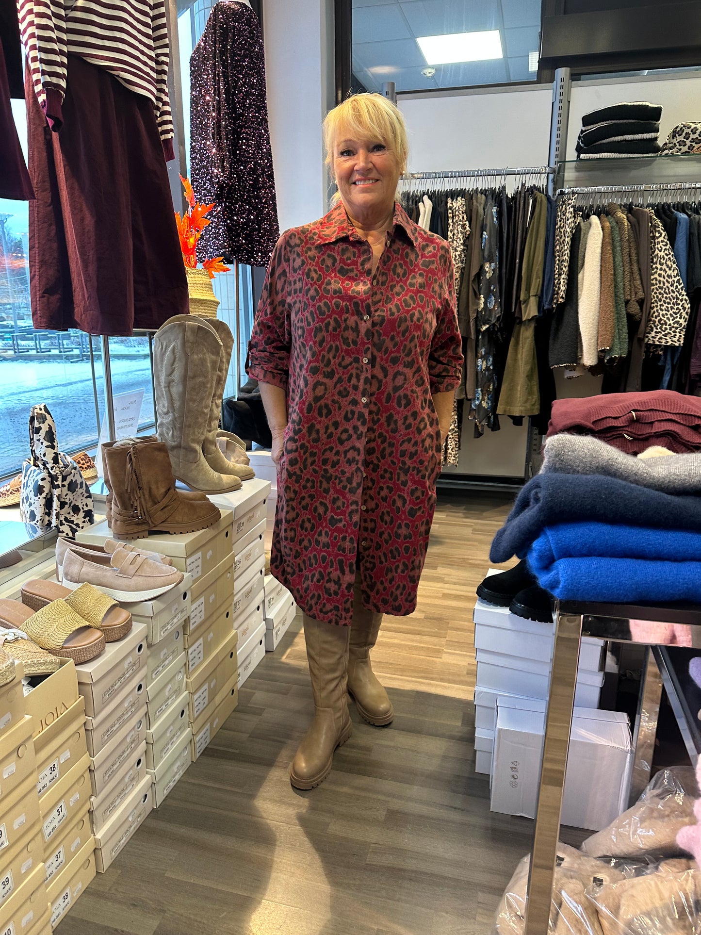 Samettipaitis leo punainen