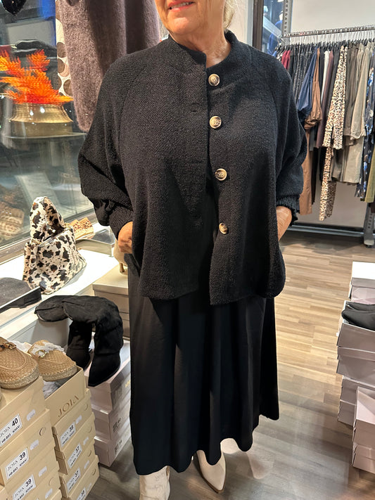 Viittatyylinen jakku musta