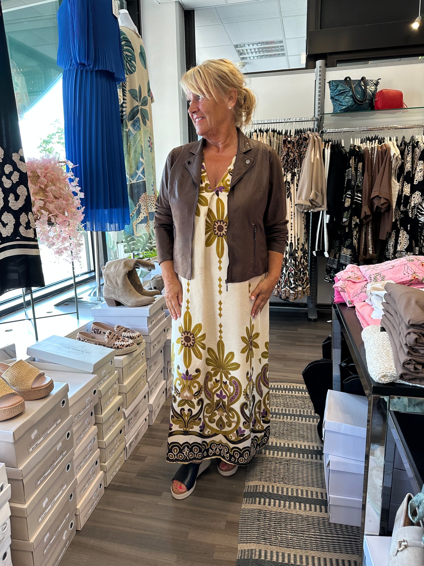 Keinonahkainen jakku ruskea