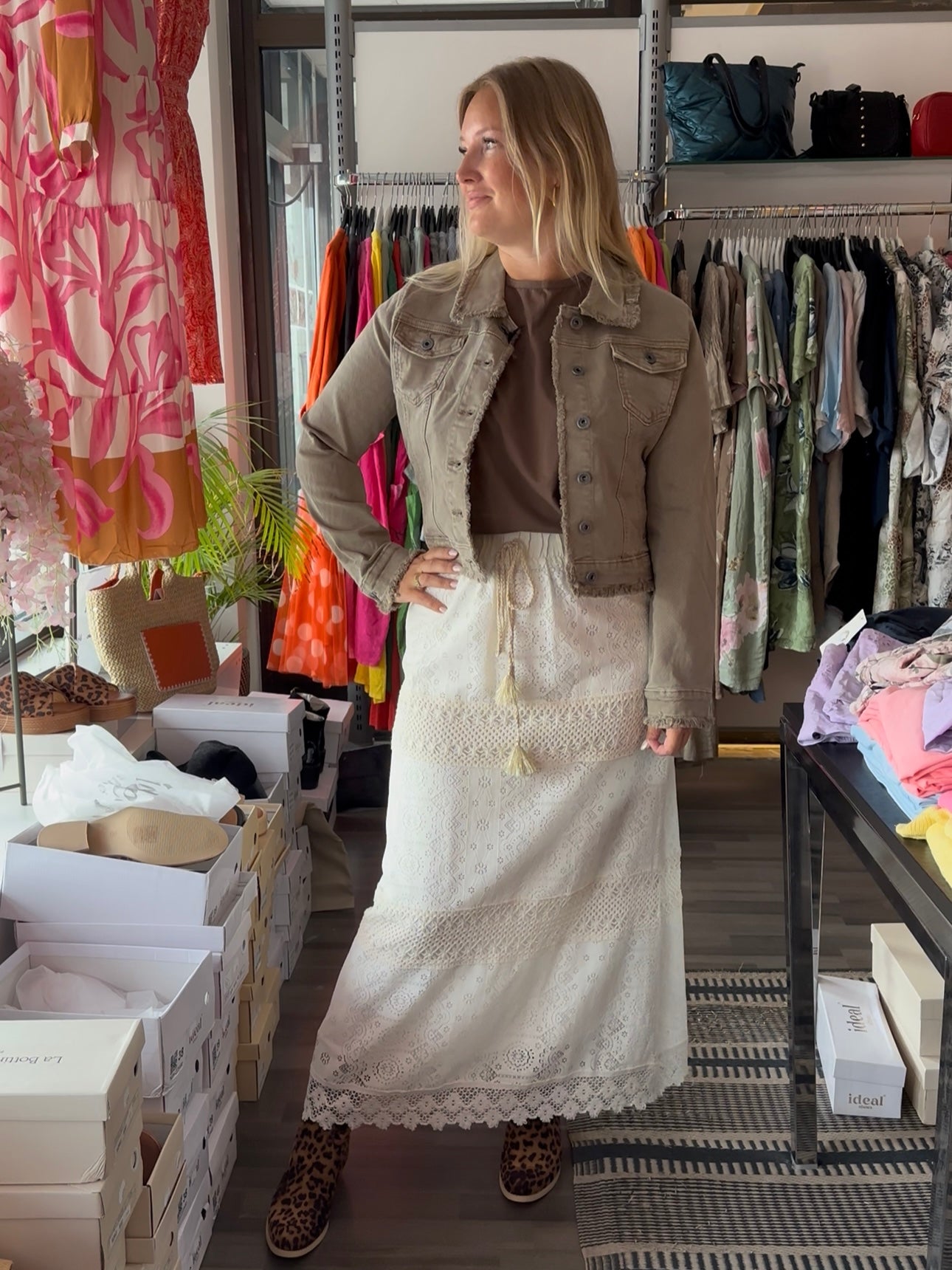 Farkkutakki rispatuilla reunoilla khaki