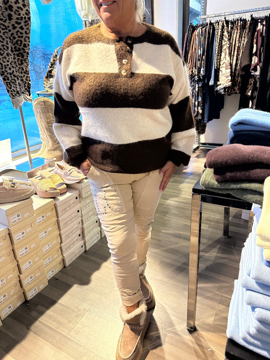 Raidallinen neulepusero