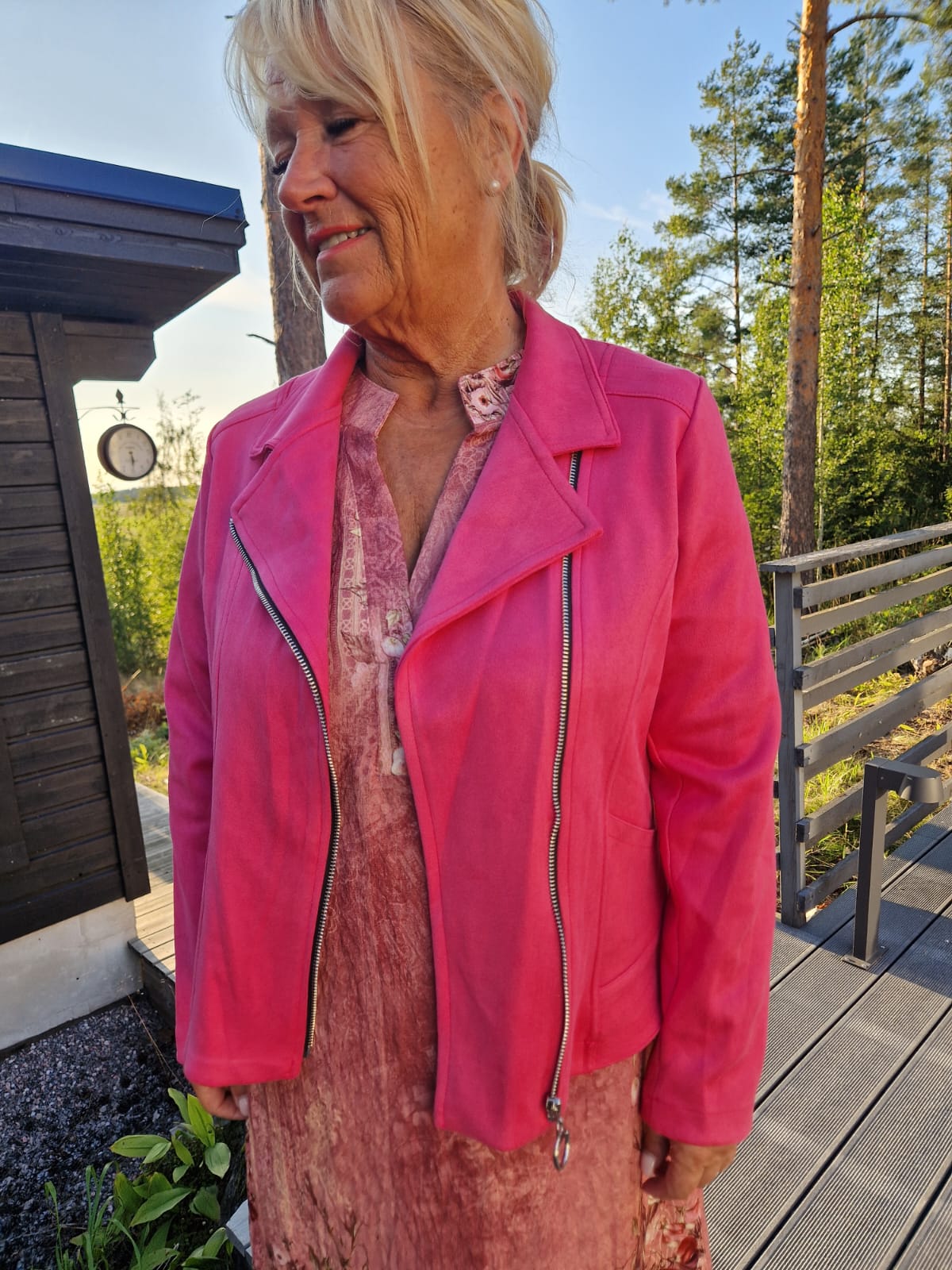 Keinomokkainen biker jakku fuksia