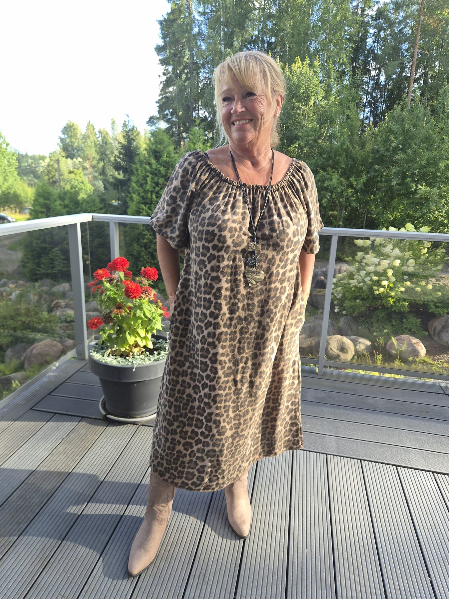 Viskoosimekko Sarai Leo