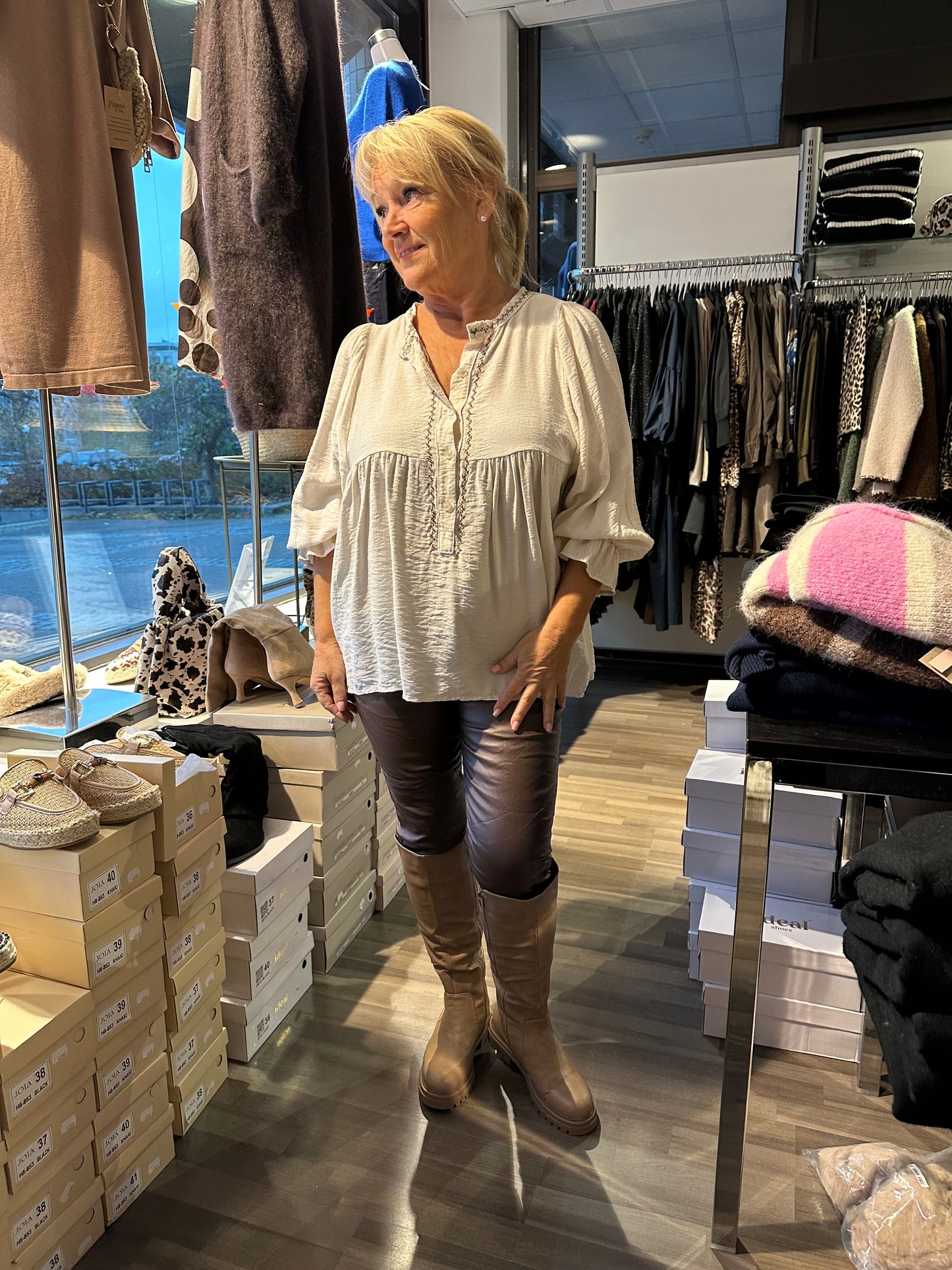 Viskoosipusero valkoinen