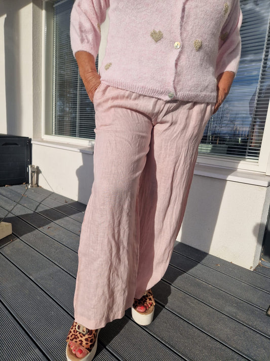 Leveälahkeinen pellavahousu Rosa