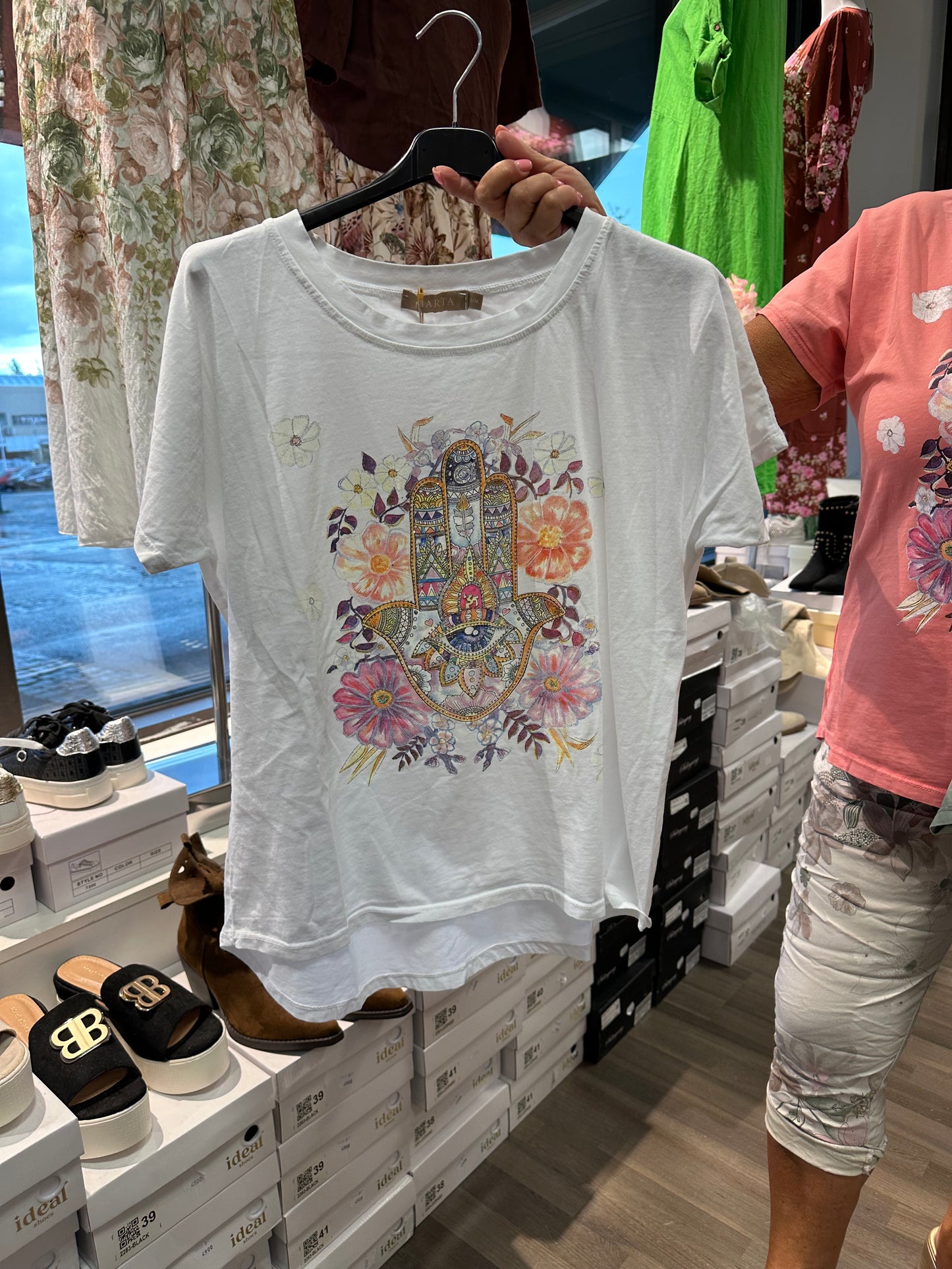 T-paita printillä Jessia (3 väriä)