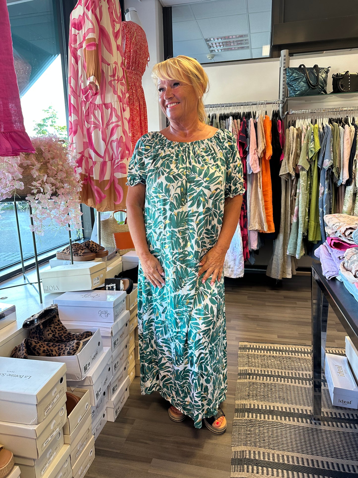 Liukaspintainen mekko vihreä