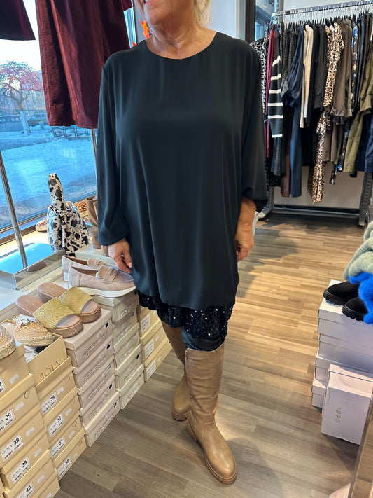 Plussize sifonkitunika paljettihelmalla