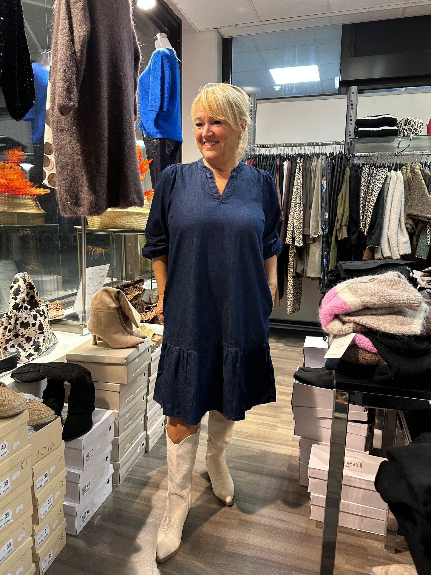 Farkkumekko frillahelmalla