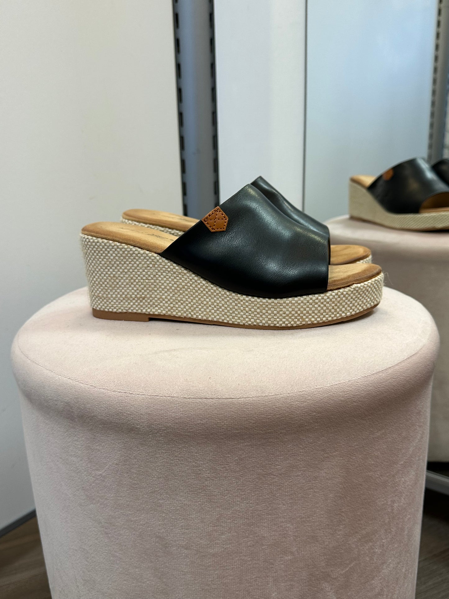 Kiilakorkoiset sandaalit