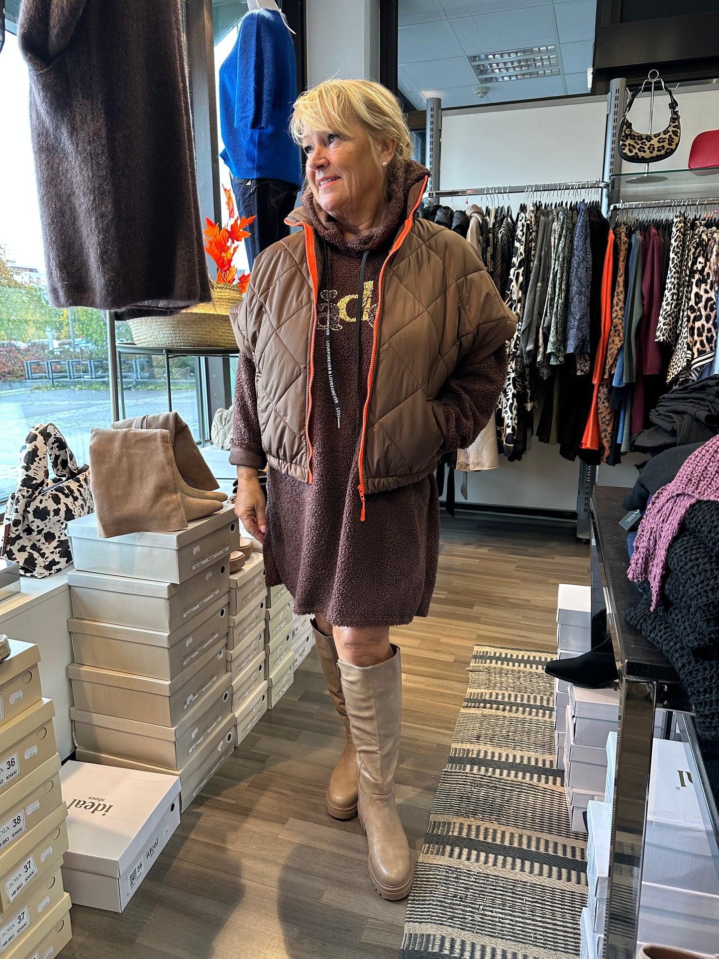 Kevyt toppaliivi ruskea