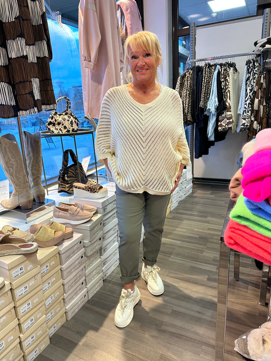 Pehmeä chino housu khaki