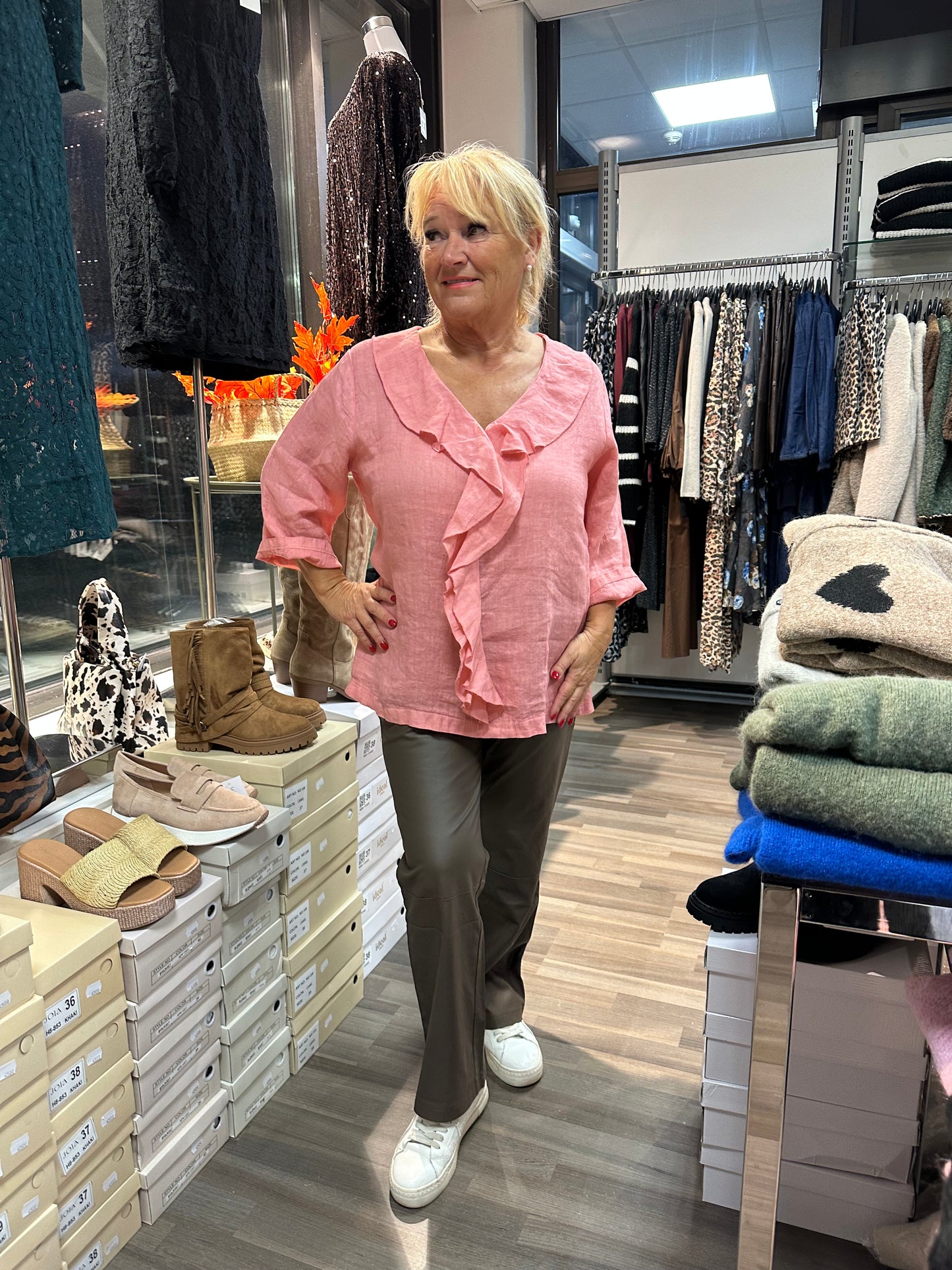 Pellavapusero röyhelöllä Cayenne