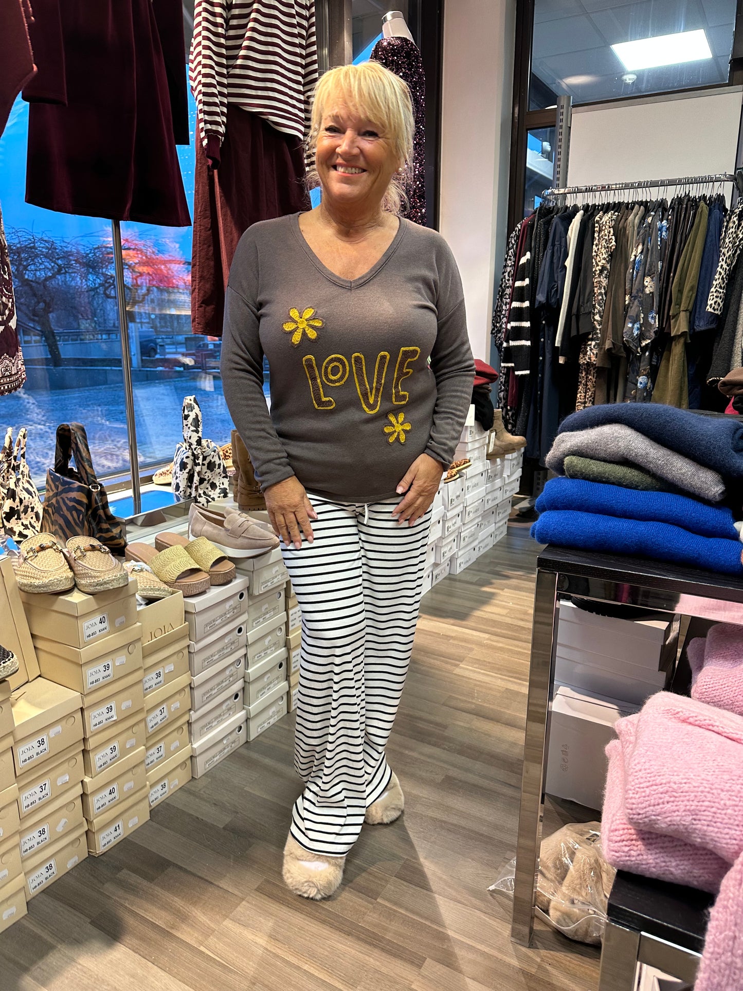 Lämmin pusero LoVE taupe