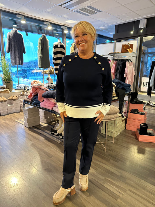 Klassinen suoralahkeinen housu tummansininen