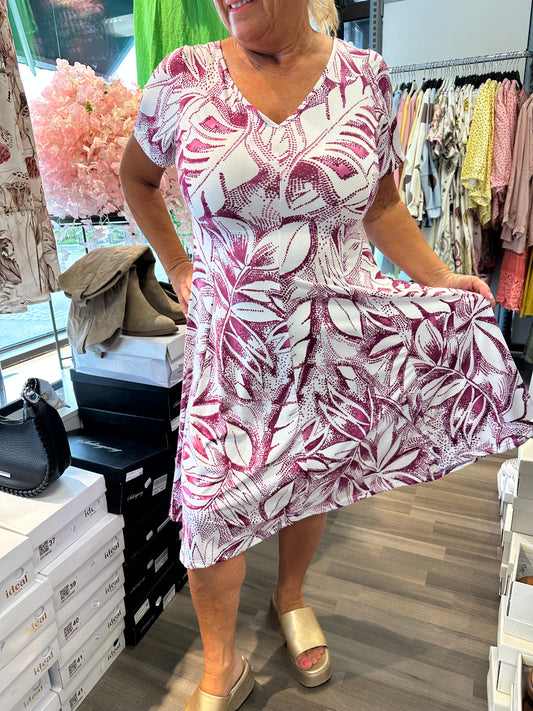 Kellohelmainen mekko liila